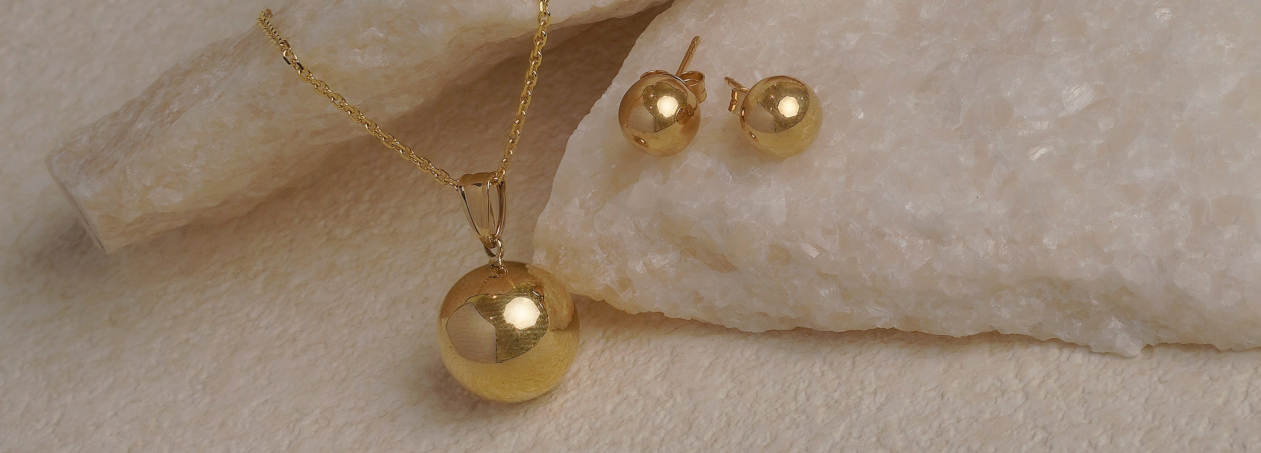 Why You Should Invest in Gold Jewelry