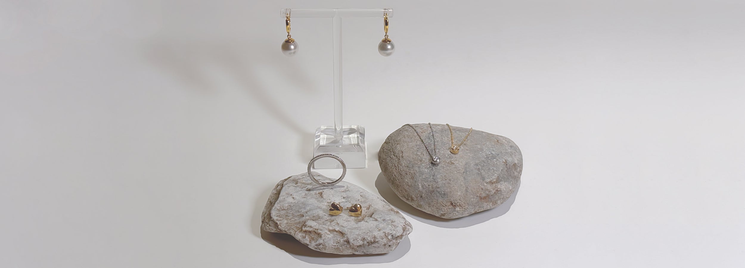 Jewelry Capsule Must-Haves: The Essentials You’ll Wear Forever