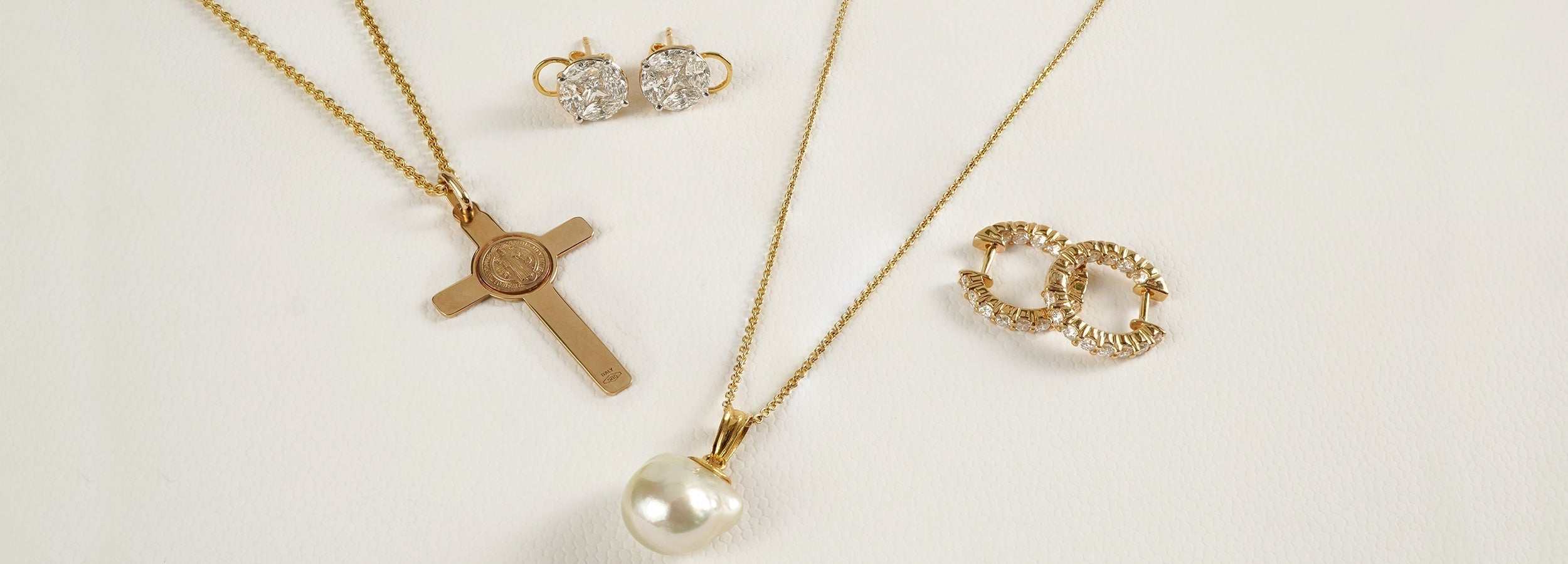 Holiday Shine: The Best Jewels to Wear And Gift This Season