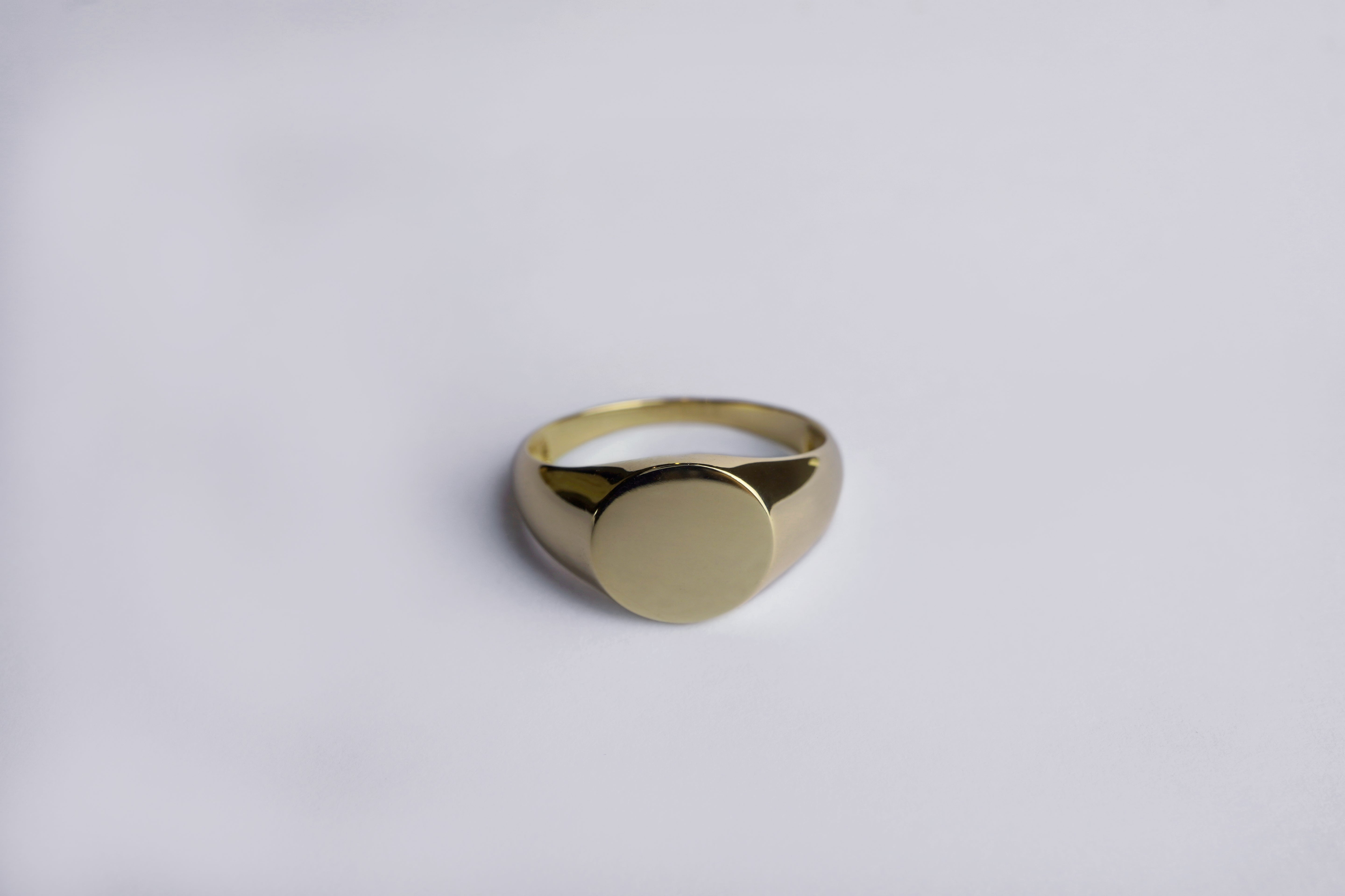 Women's Round Signet Ring